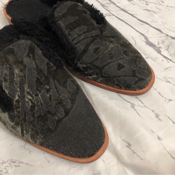 Free People Butterfly Effect Black Velvet Faux Sherpa Lined Flats EU 36/37 BNWOB - Picture 12 of 14